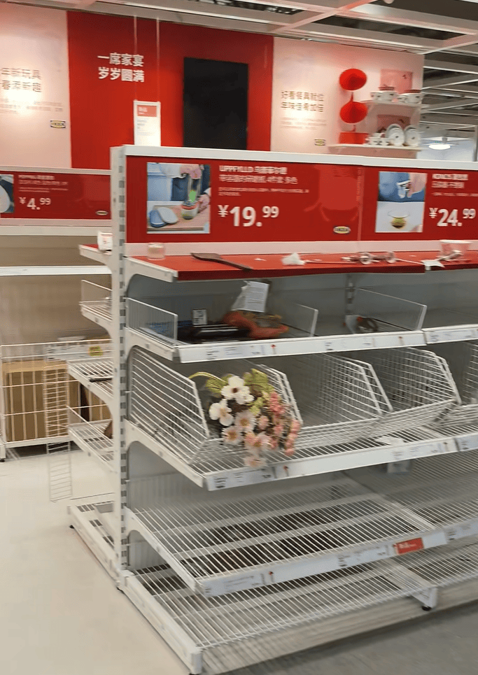 “電腦不賣、貨架不賣、電視不賣”，即將關閉的宜家門店多個貨架售罄，客服稱不再補貨