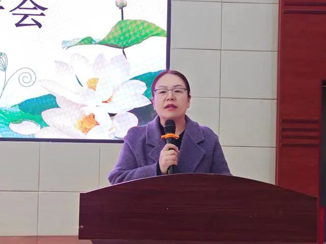 鄭州高新區蓮花街小學召開工作述職報告會