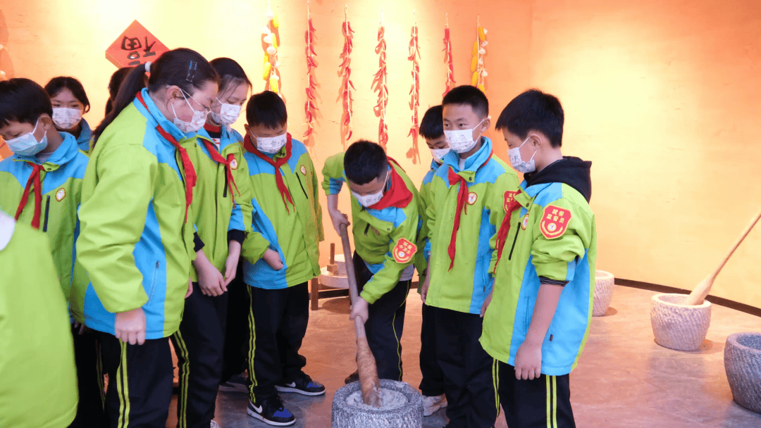 小管家顯擔當 雷鋒精神潤校園——育紅小學開展雷鋒月主題活動